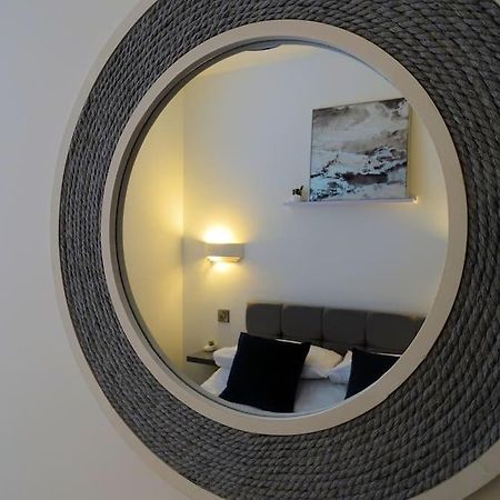 Apt 3 - Queens Court Скарборо Экстерьер фото