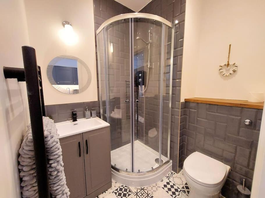 Apt 3 - Queens Court Скарборо Экстерьер фото